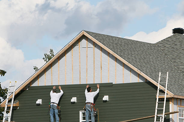 Professional Siding technician working in Wesley Chapel, NC